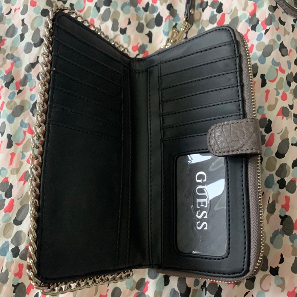 Guess clutch/wallet NEVER USED - Picture 4 of 5